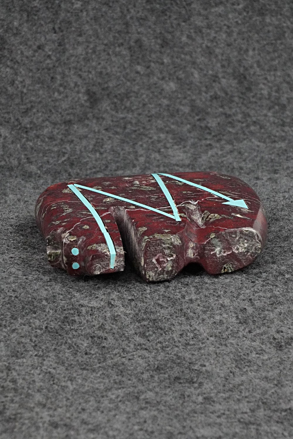 Bear Zuni Fetish Carving - Bernard Laiwakete