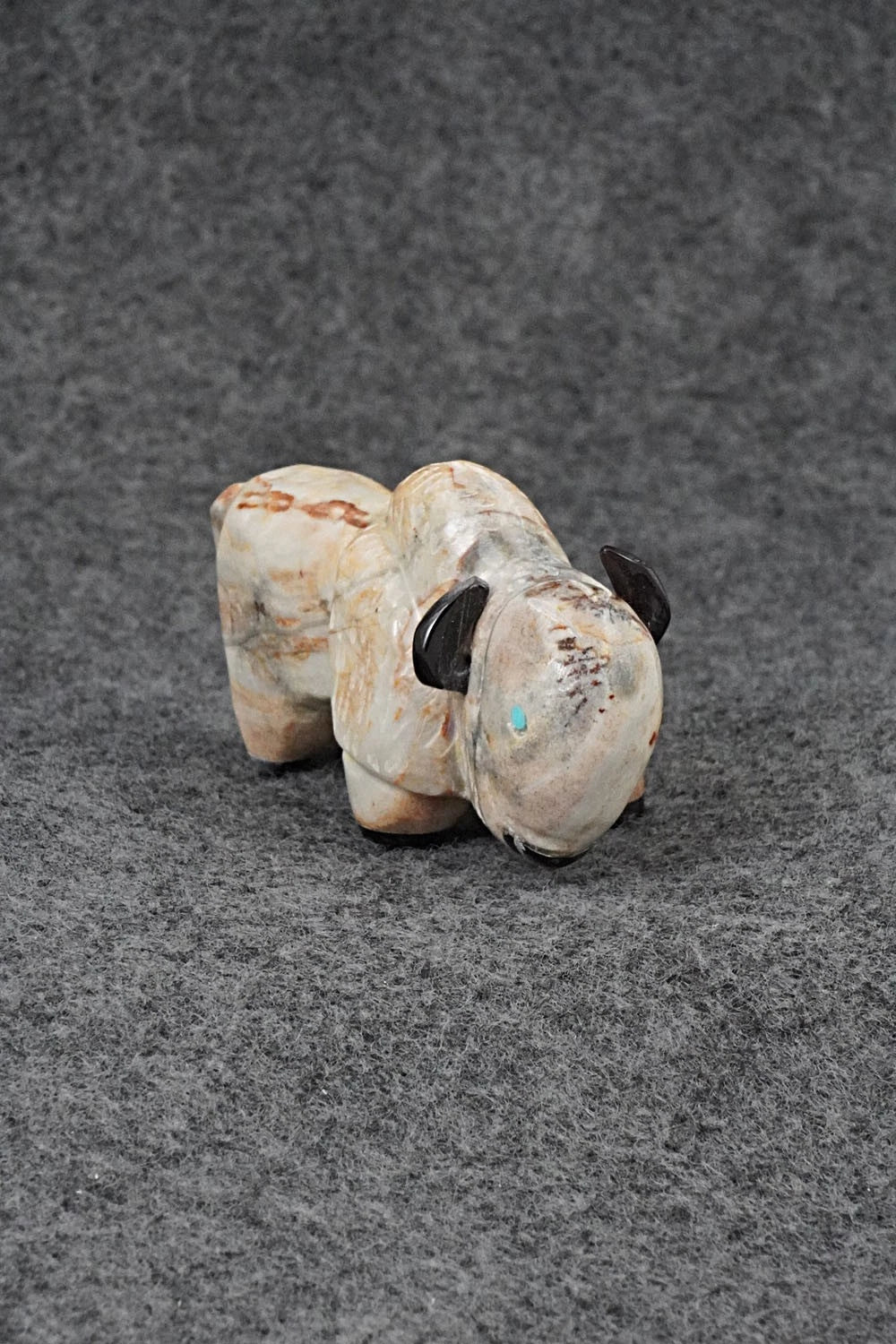 Buffalo Zuni Fetish Carving - Freddie Leekya