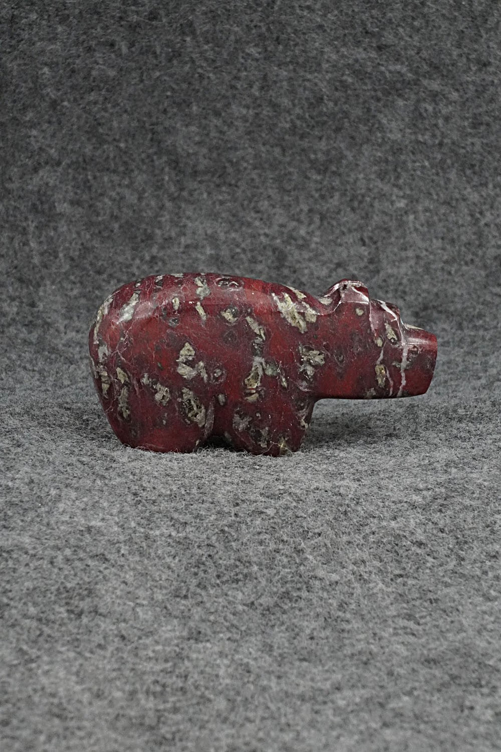 Bear Zuni Fetish Carving - Bernard Laiwakete