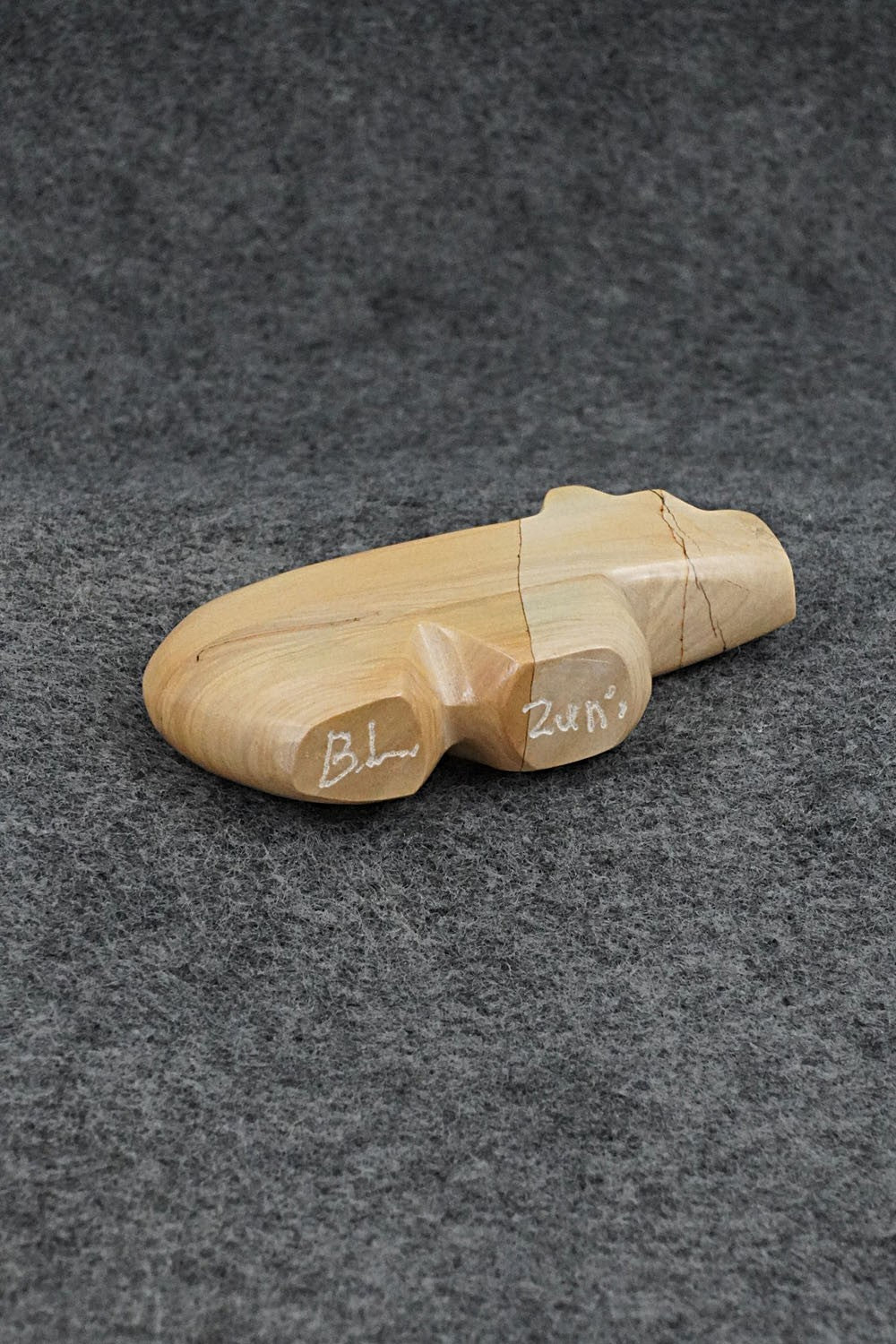 Bear Zuni Fetish Carving - Bernard Laiwakete