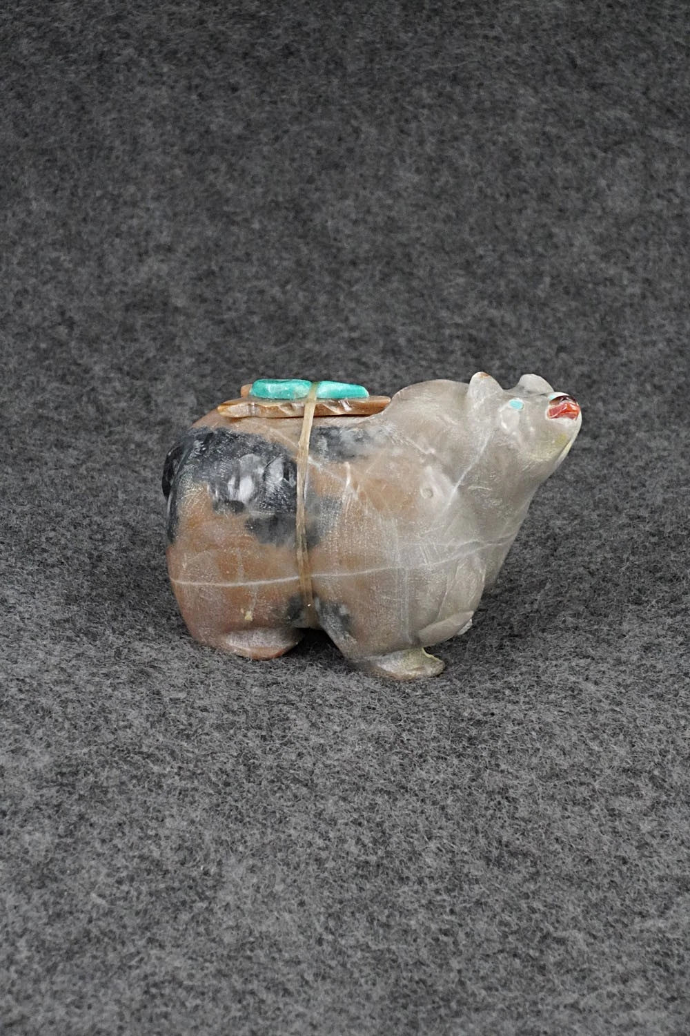 Bear Zuni Fetish Carving - Freddie Leekya