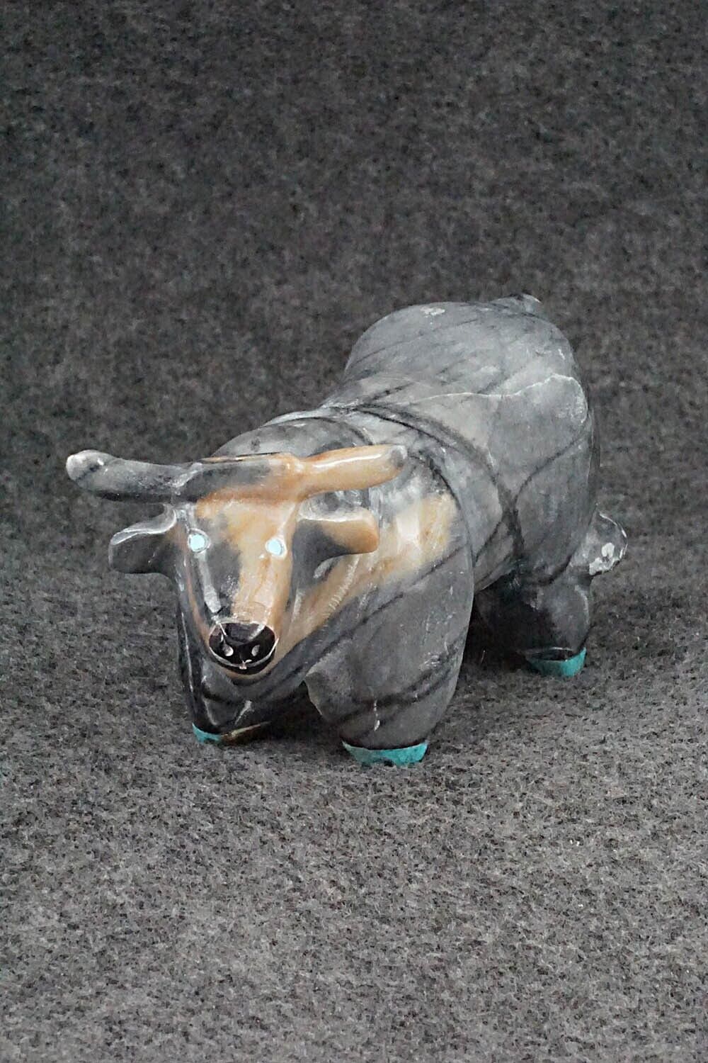 Bull Zuni Fetish Carving - Freddie Leekya