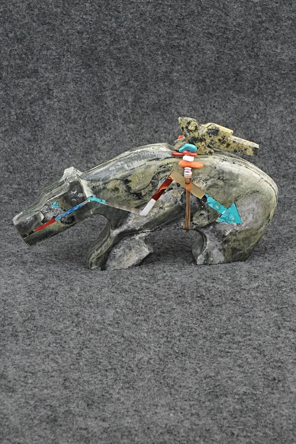 Bear Zuni Fetish Carving - Fernando Laiwakete