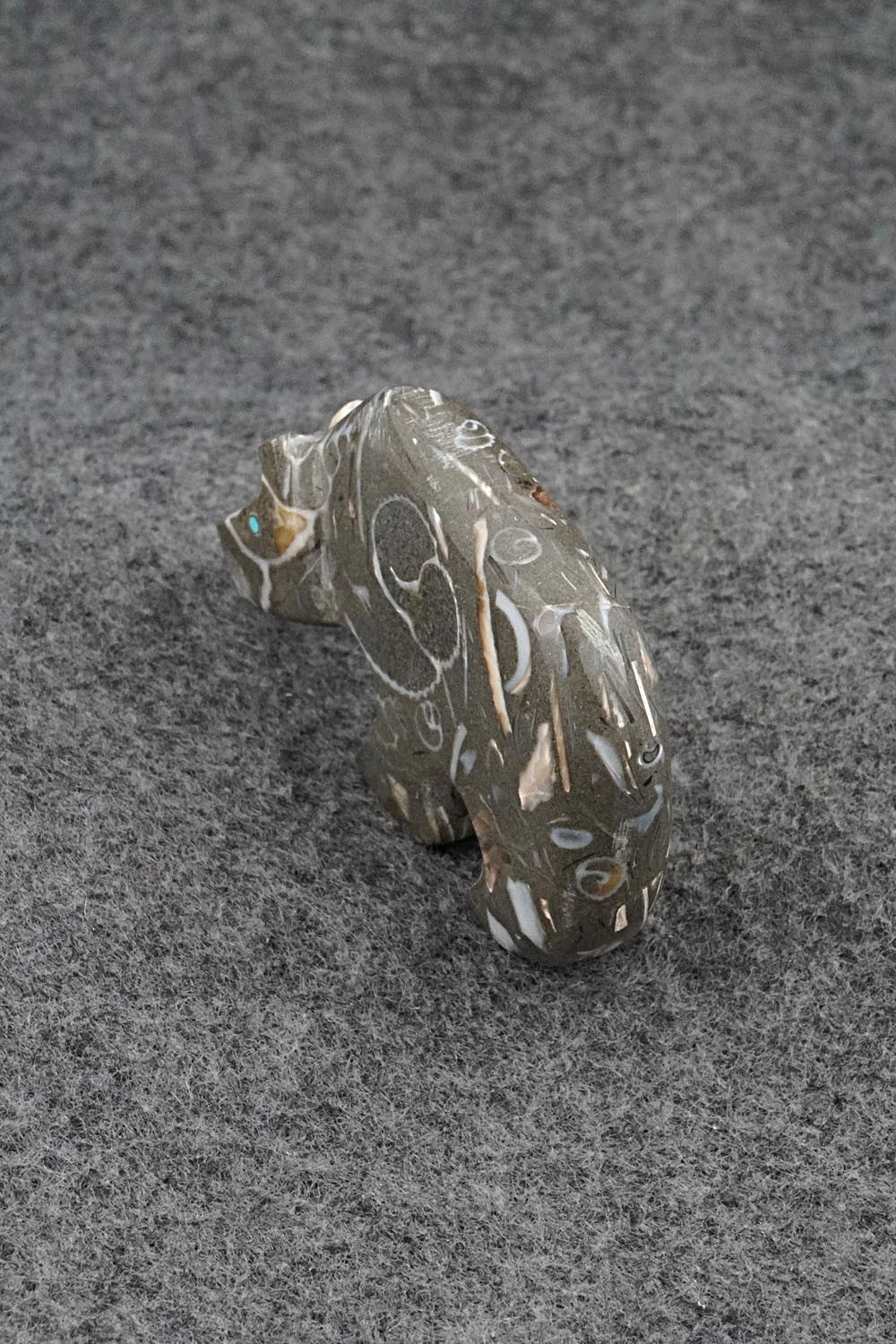 Bear Zuni Fetish Carving - Fernando Laiwakete