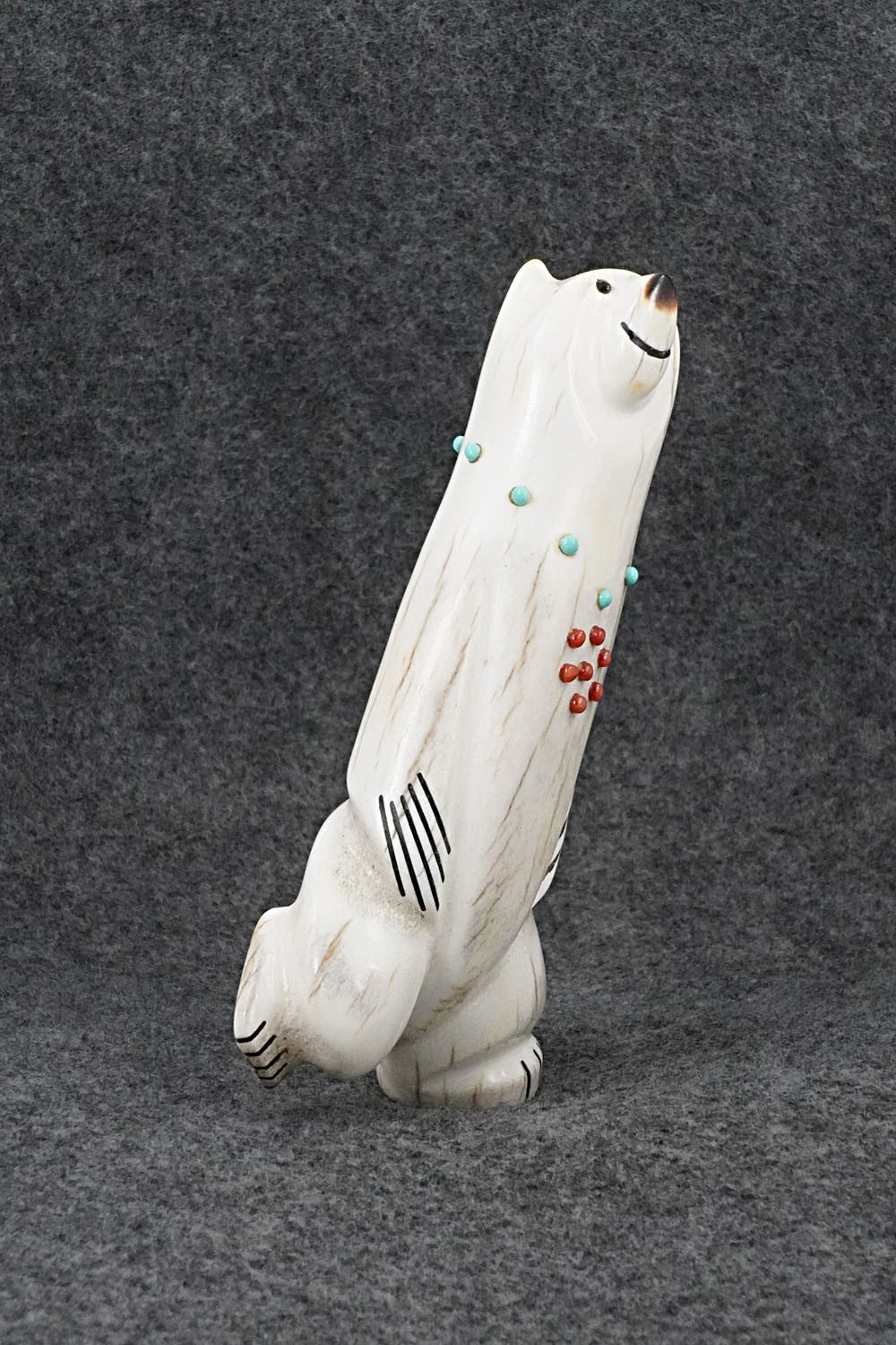 Bear Zuni Fetish Carving - Claudia Peina