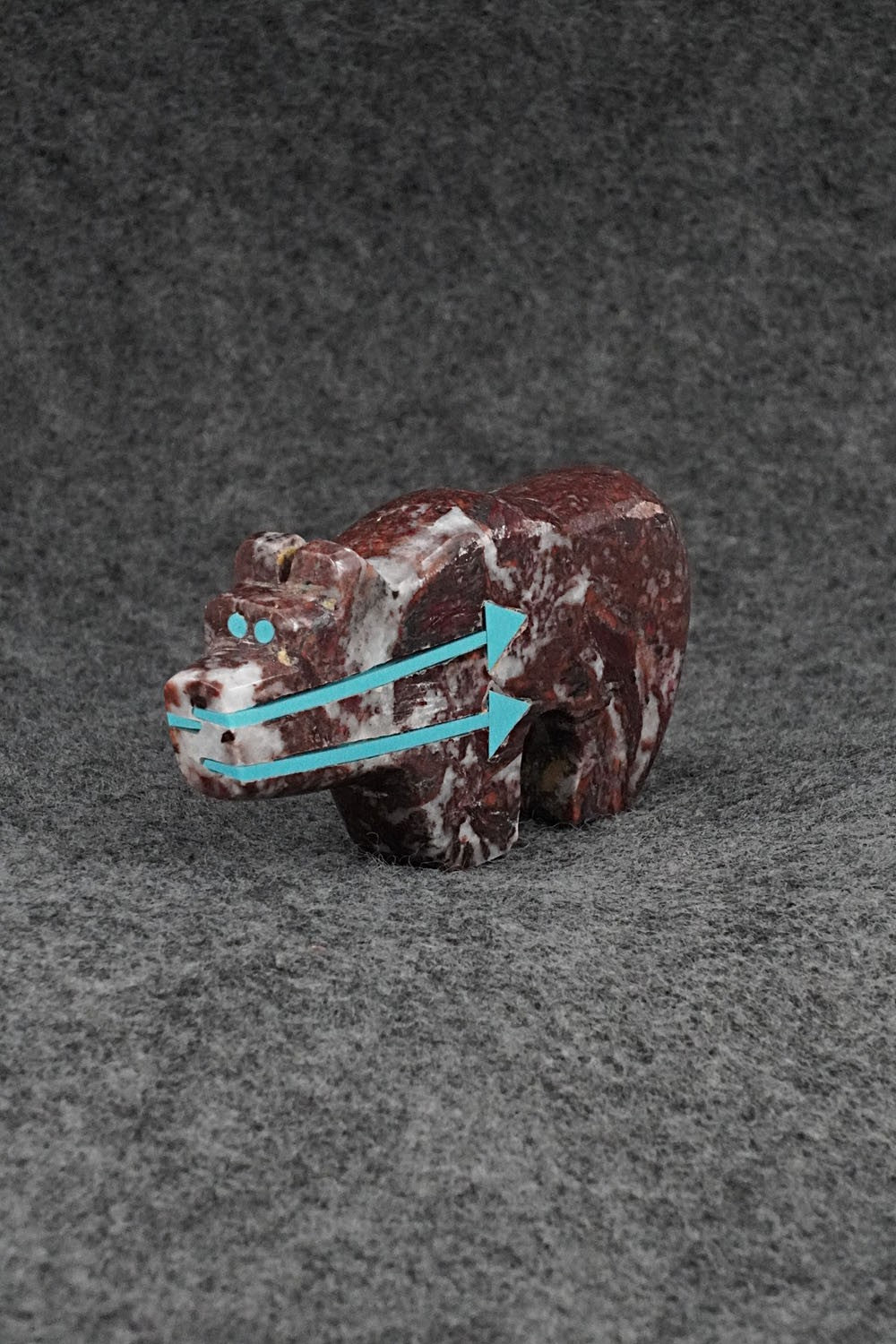 Bear Zuni Fetish Carving - Bernard Laiwakete