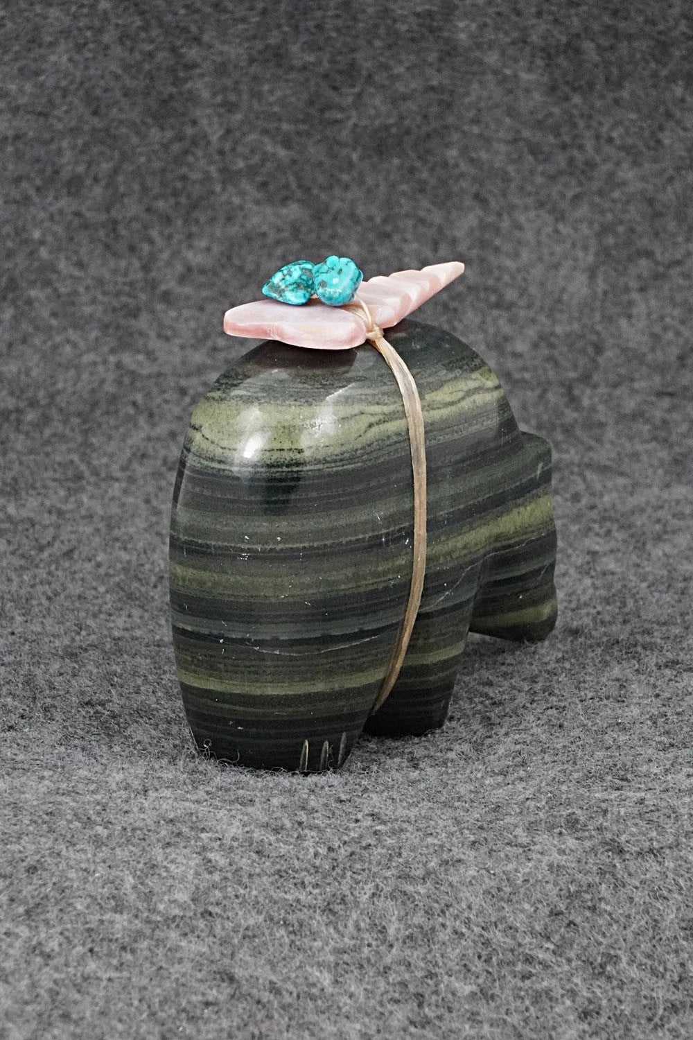 Bear Zuni Fetish Carving - Daphne Quam