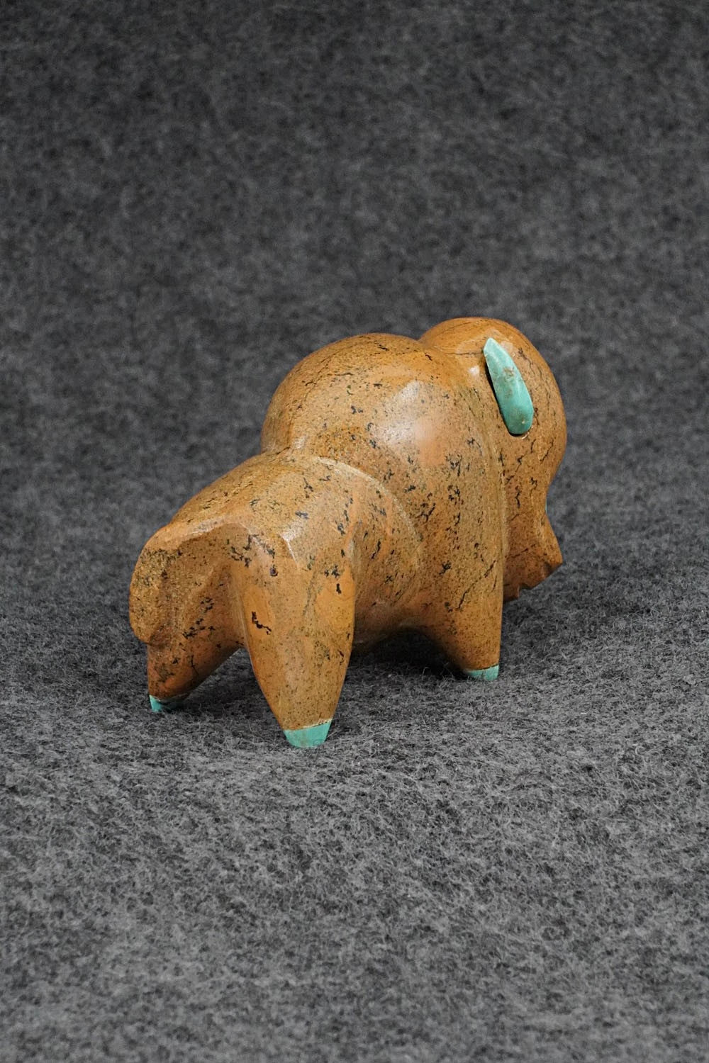 Buffalo Zuni Fetish Carving - Enrike Leekya