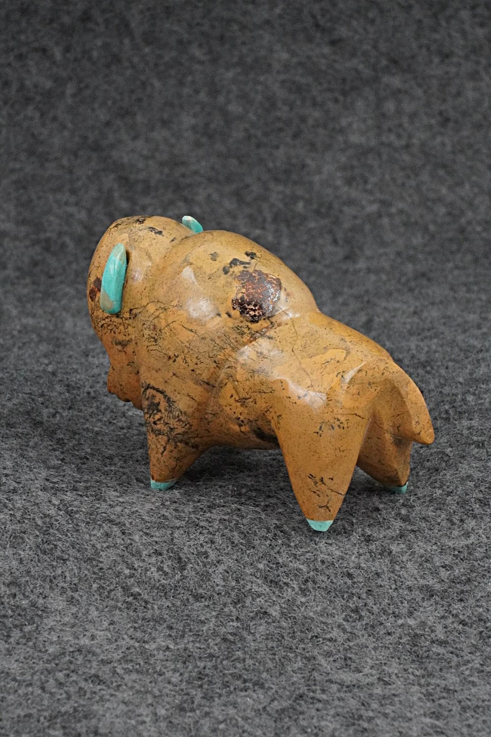 Buffalo Zuni Fetish Carving - Enrike Leekya