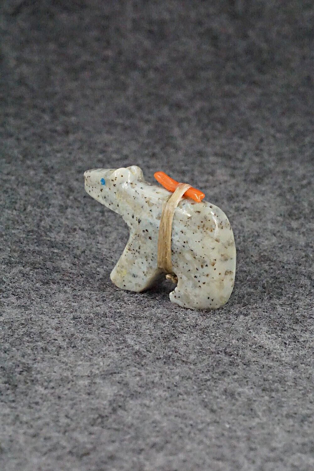 Bear Zuni Fetish Carving - Fernando Laiwakete