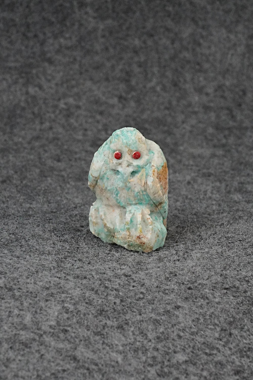 Owl Zuni Fetish Carving - Derrick Kaamasee
