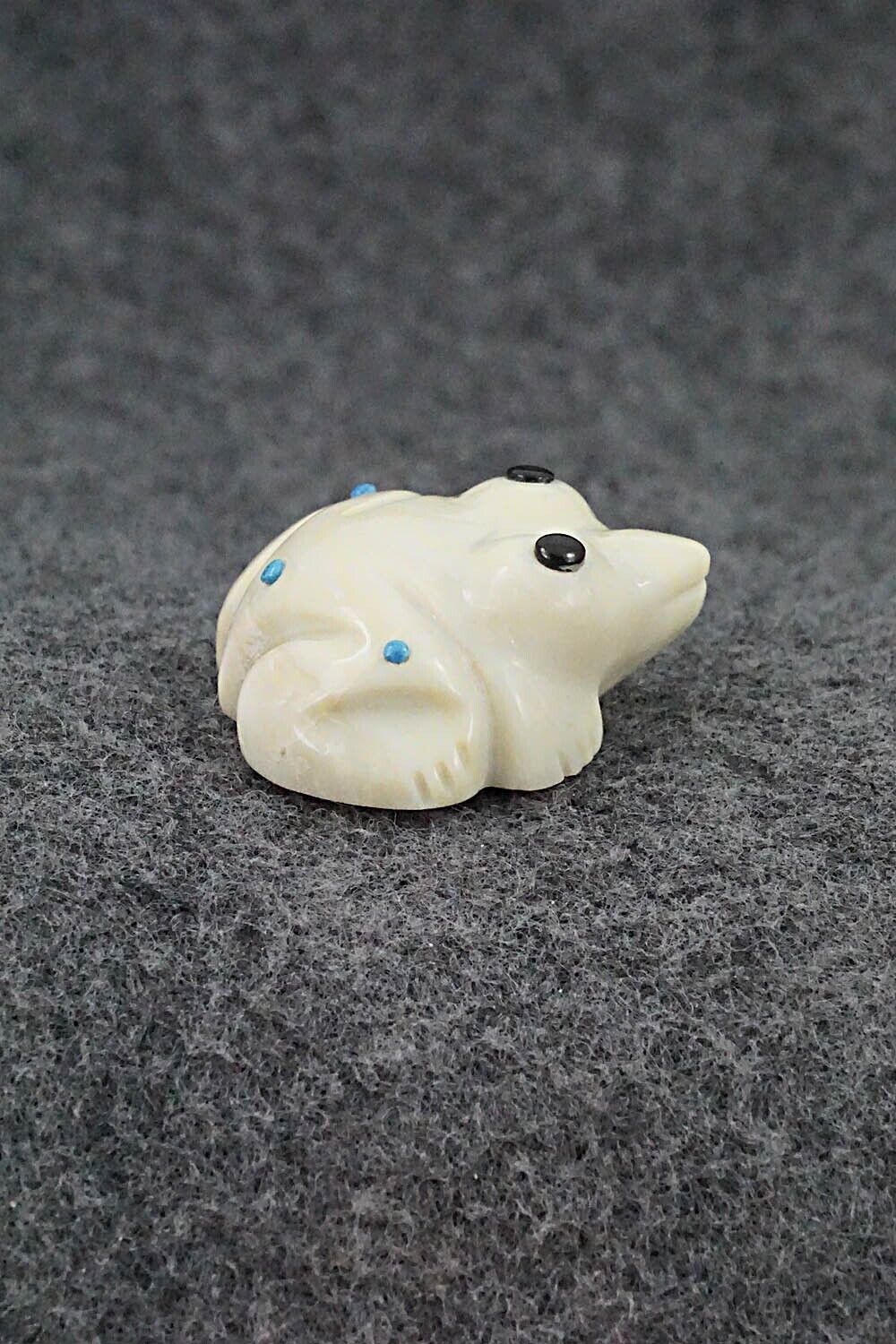 Frog Zuni Fetish Carving - Gordon Poncho