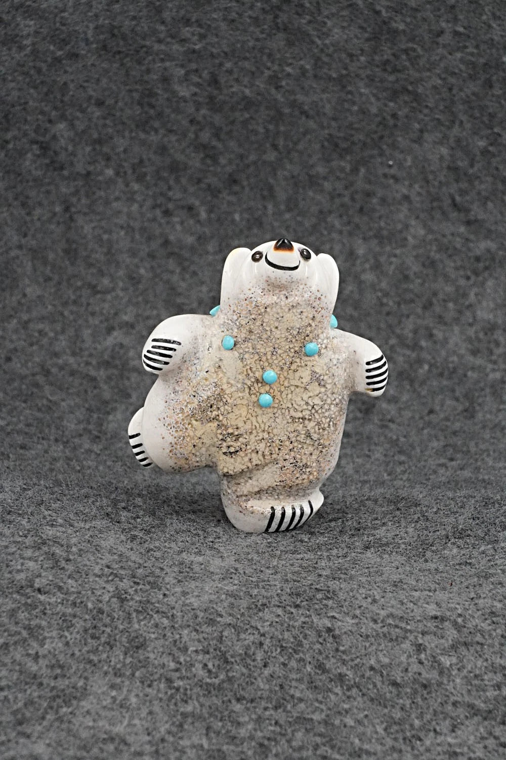 Bear Zuni Fetish Carving - Claudia Peina