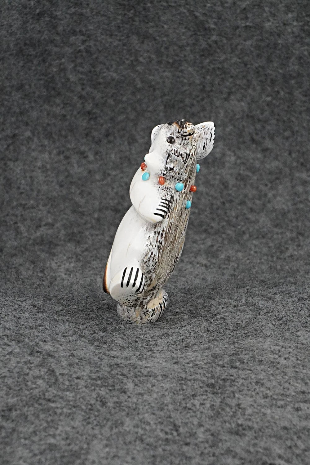 Bear Zuni Fetish Carving - Claudia Peina