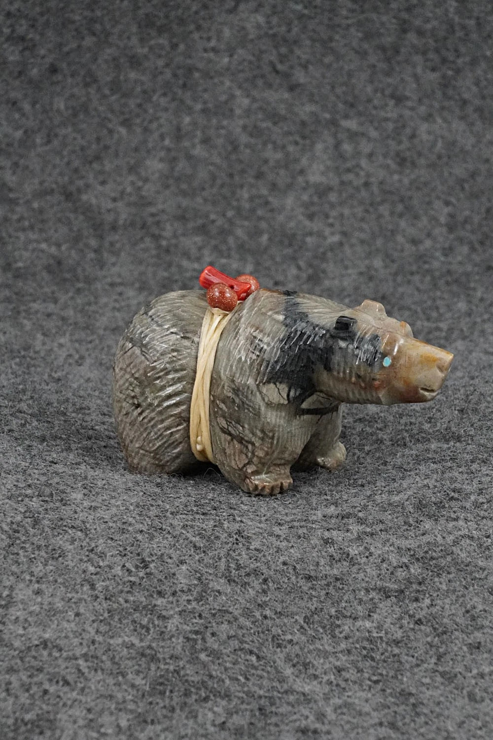 Bear Zuni Fetish Carving - Farlan & Paulette Quam