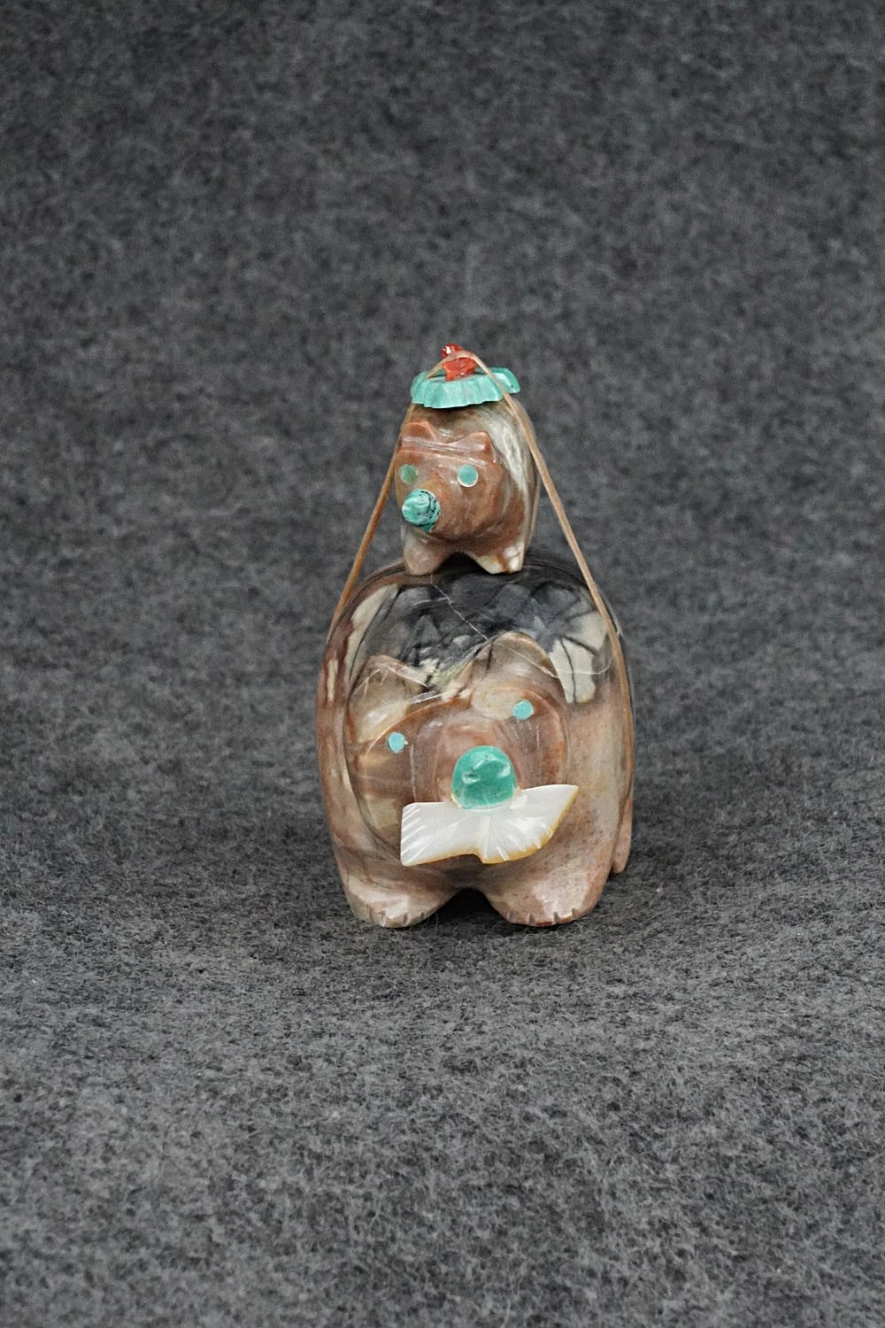 Bear Zuni Fetish Carving - Enrike Leekya