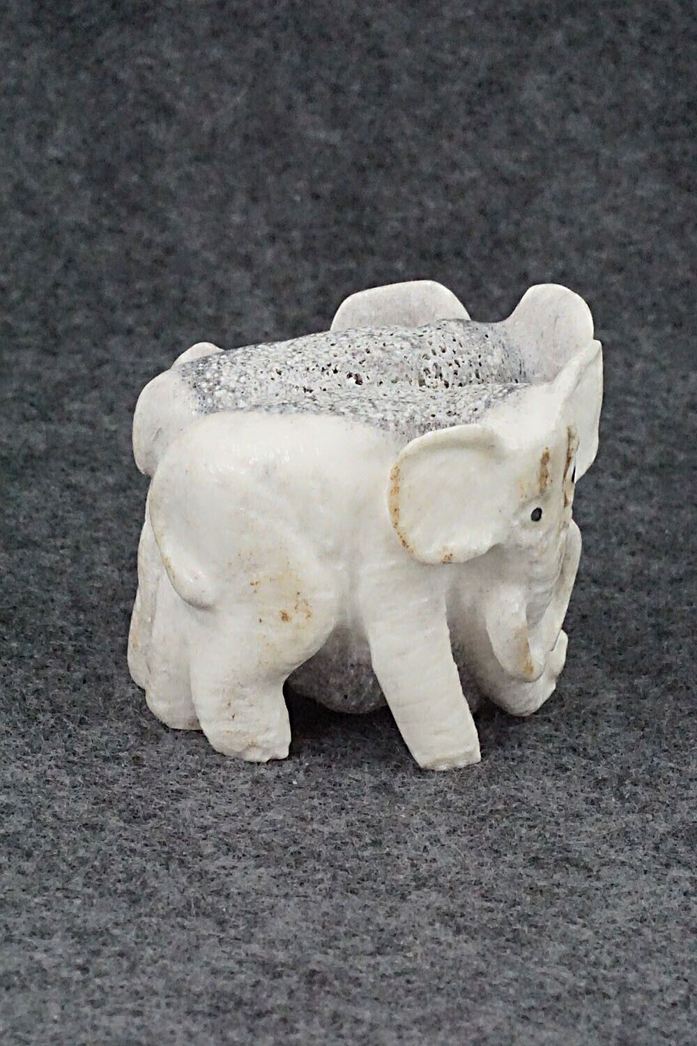 Elephants Zuni Fetish Carving - Maxx Laate