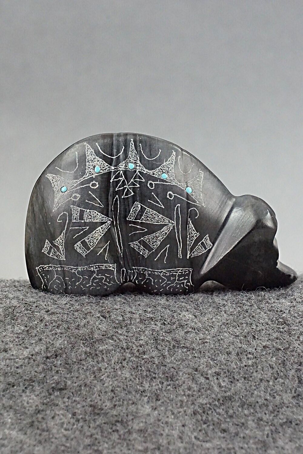 Bear Zuni Fetish Carving - Gerald Peina