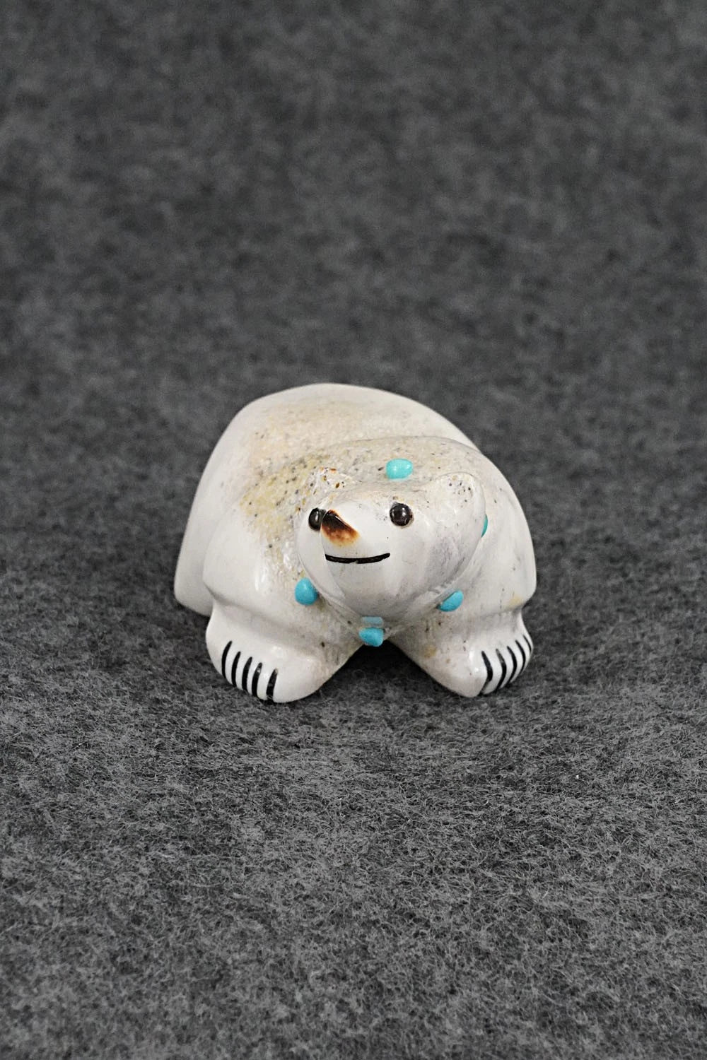 Bear Zuni Fetish Carving - Claudia Peina