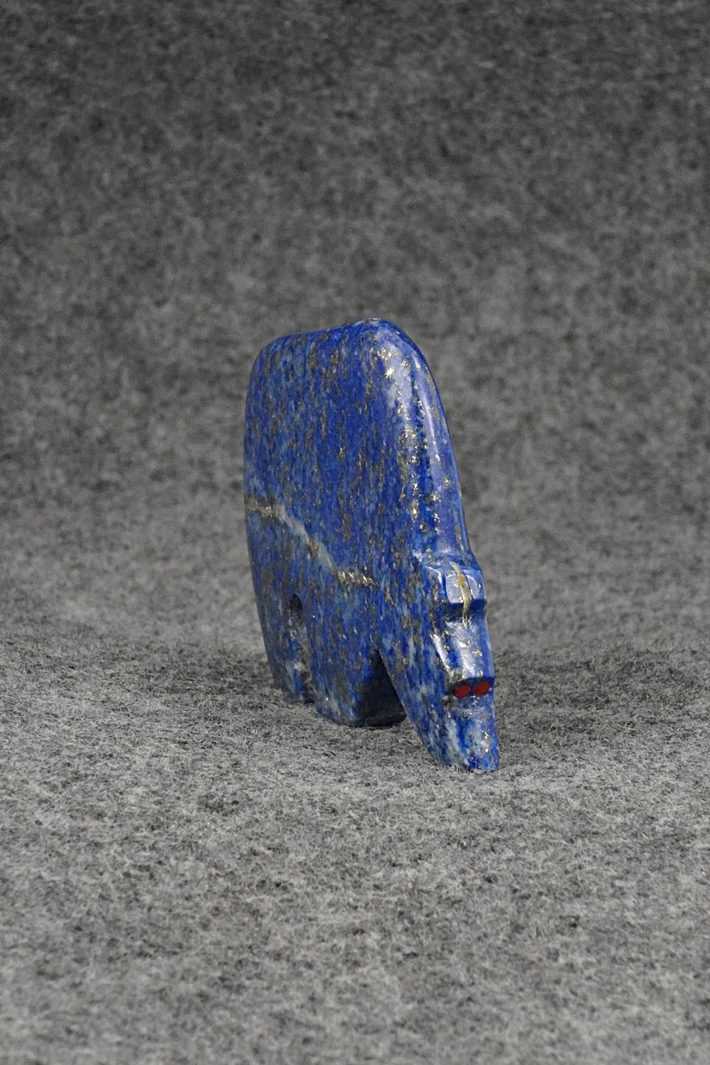 Bear Zuni Fetish Carving - Bernard Laiwekete