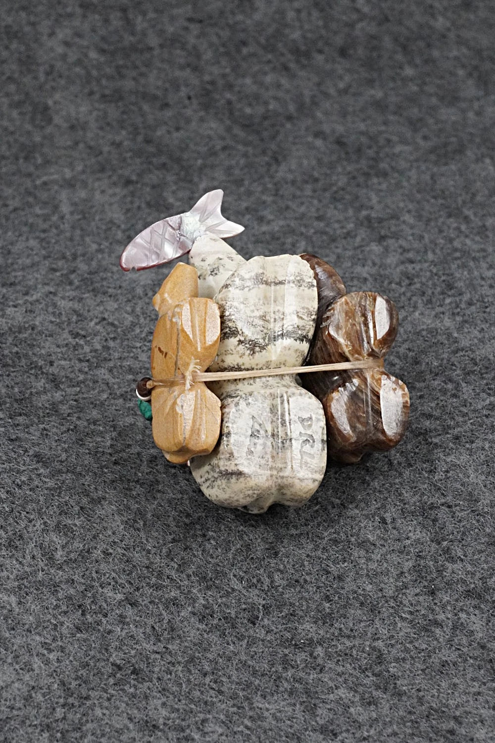 Bear Zuni Fetish Carving - Daisy Rose Leonard