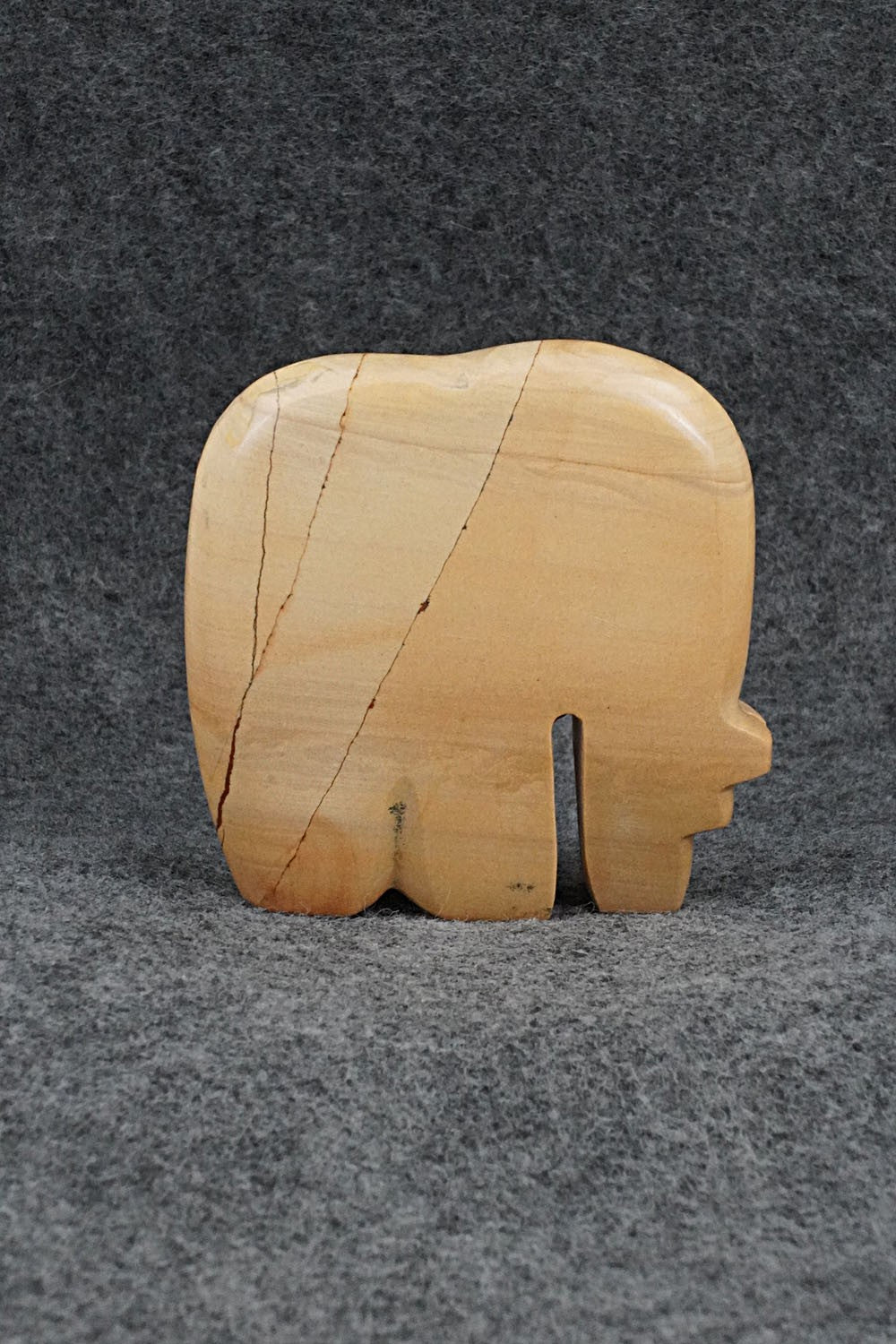 Bear Zuni Fetish Carving - Bernard Laiwakete