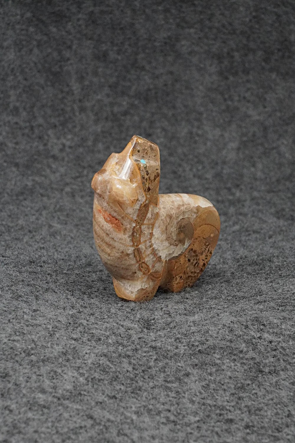 Bear Zuni Fetish Carving - Kenric Laiwekete