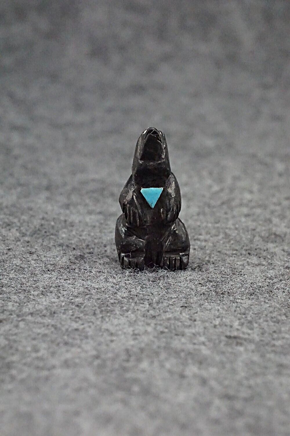 Bear Zuni Fetish Carving - Vander Tsethlikai
