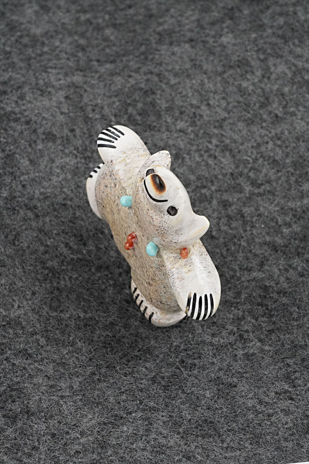Bear Zuni Fetish Carving - Claudia Peina