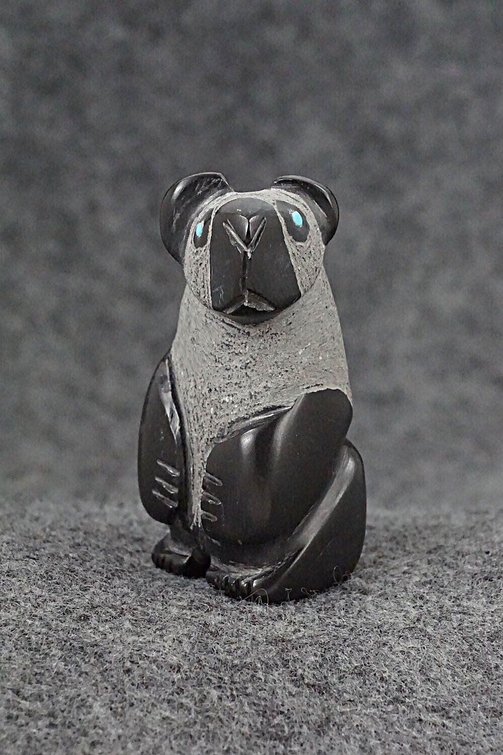 Bear Zuni Fetish Carving - Reynold Lunasee
