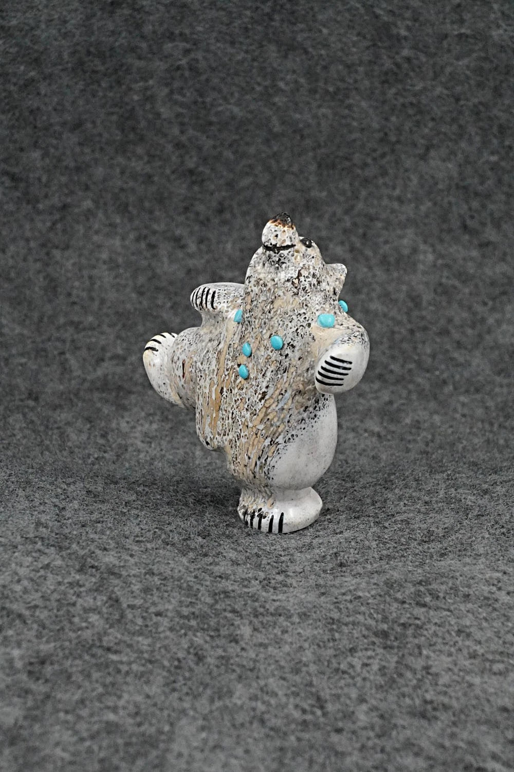 Bear Zuni Fetish Carving - Claudia Peina