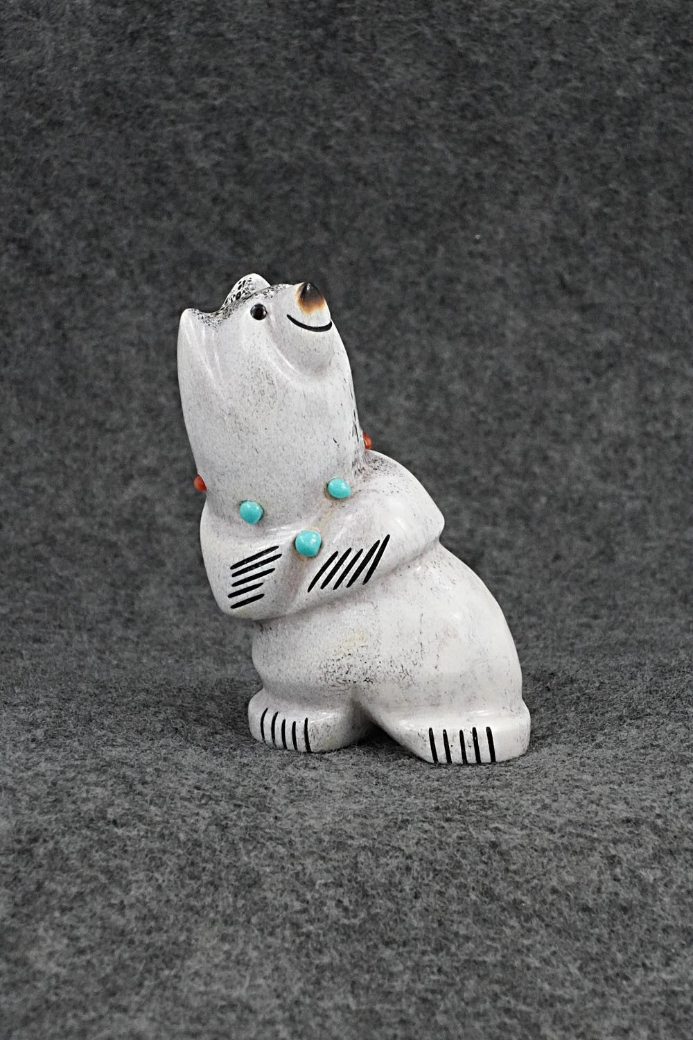 Bear Zuni Fetish Carving - Claudia Peina