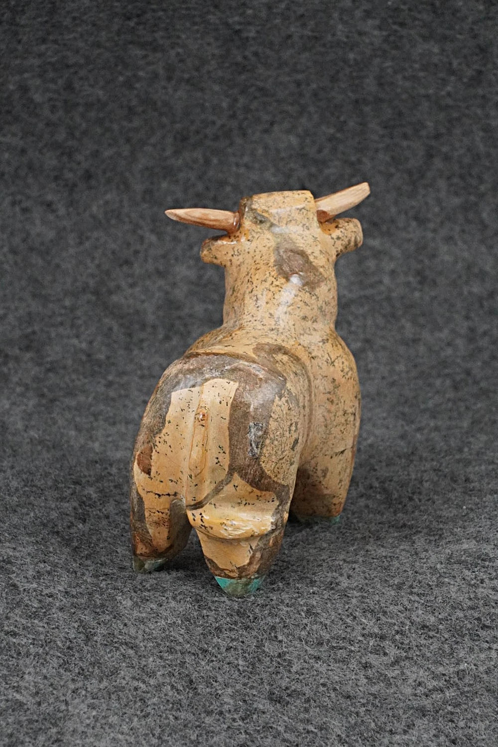 Bull Zuni Fetish Carving - Freddie Leekya
