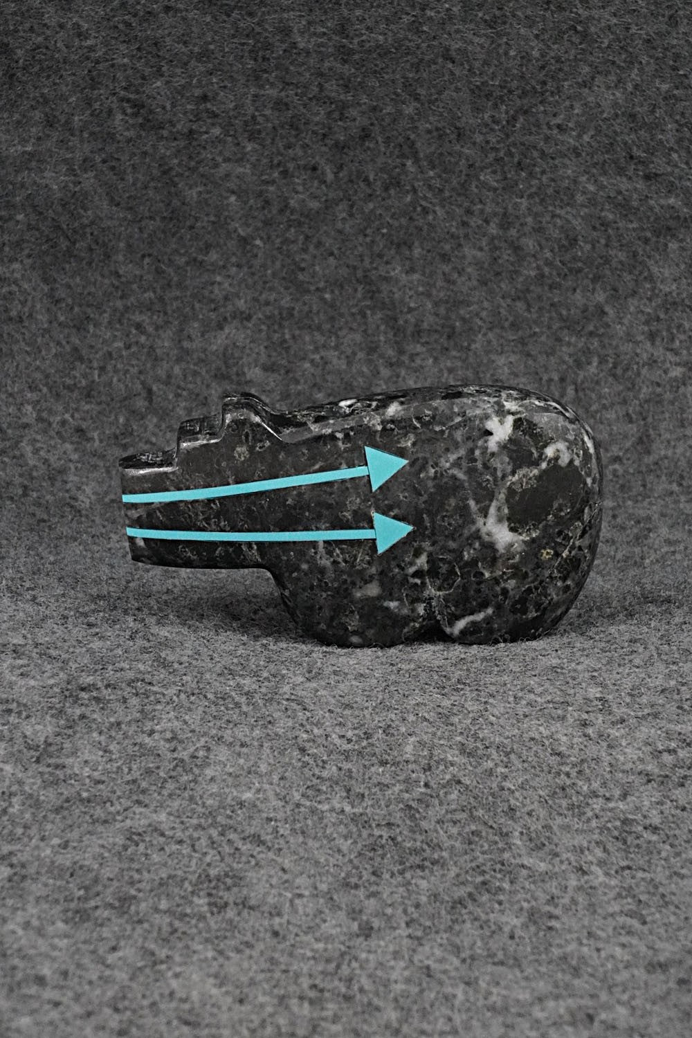Bear Zuni Fetish Carving - Bernard Laiwakete