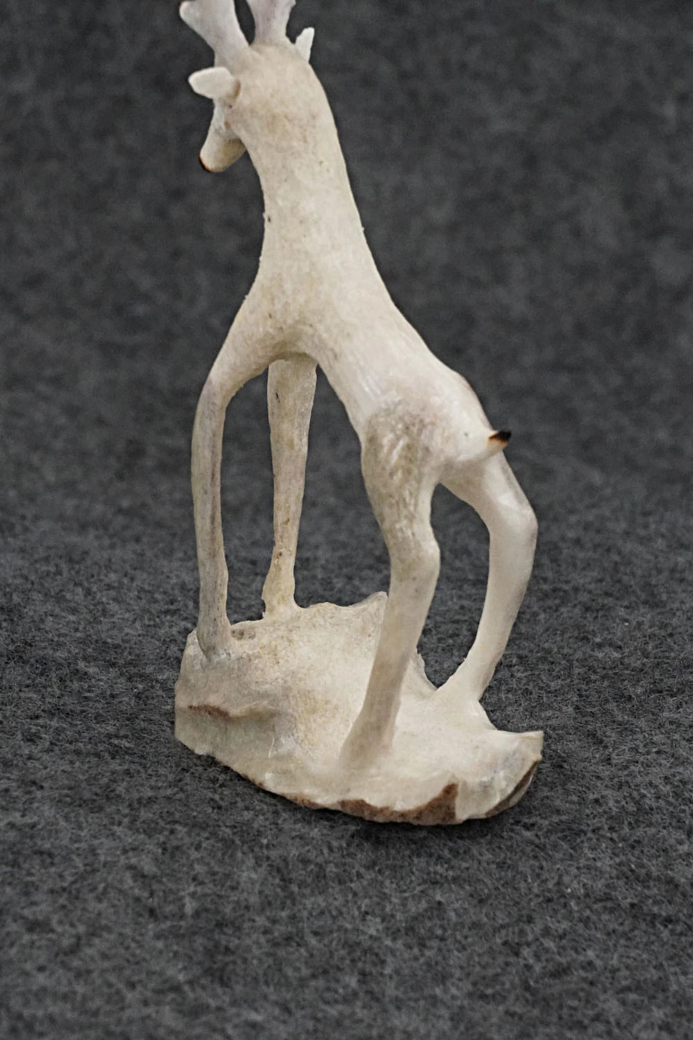 Deer Zuni Fetish Carving - Ruben Najara