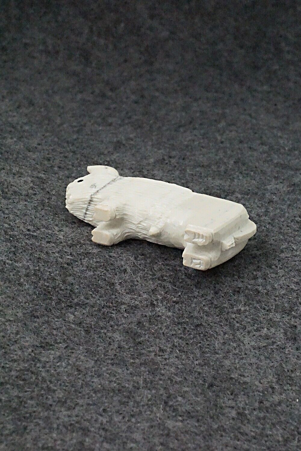 Buffalo Zuni Fetish Carving - Jesus Espino