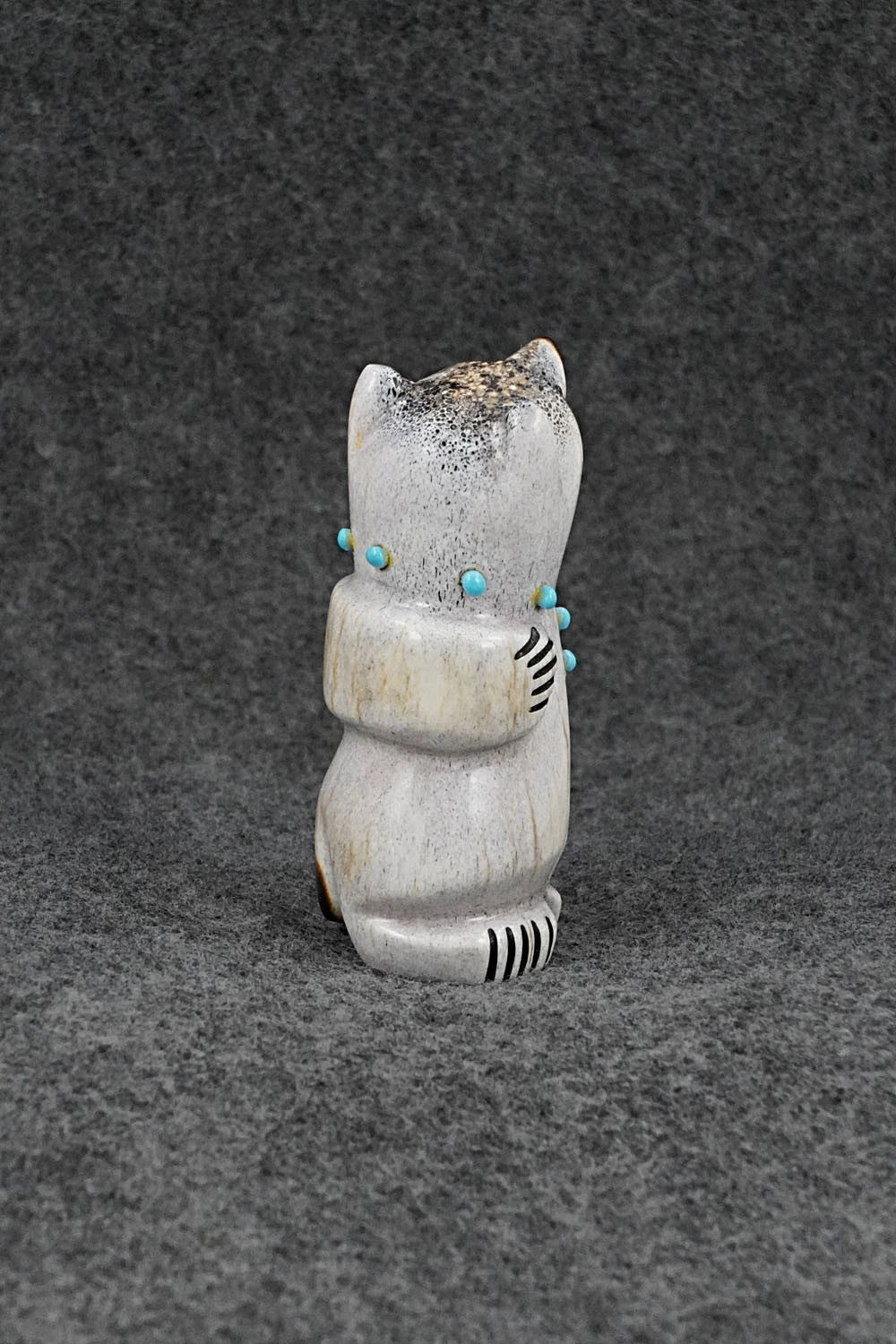 Bear Zuni Fetish Carving - Claudia Peina