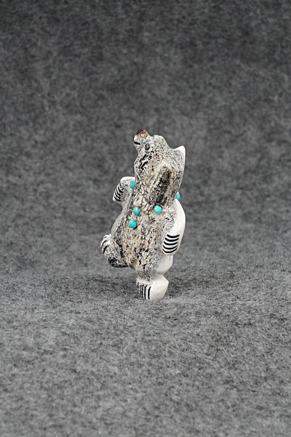 Bear Zuni Fetish Carving - Claudia Peina
