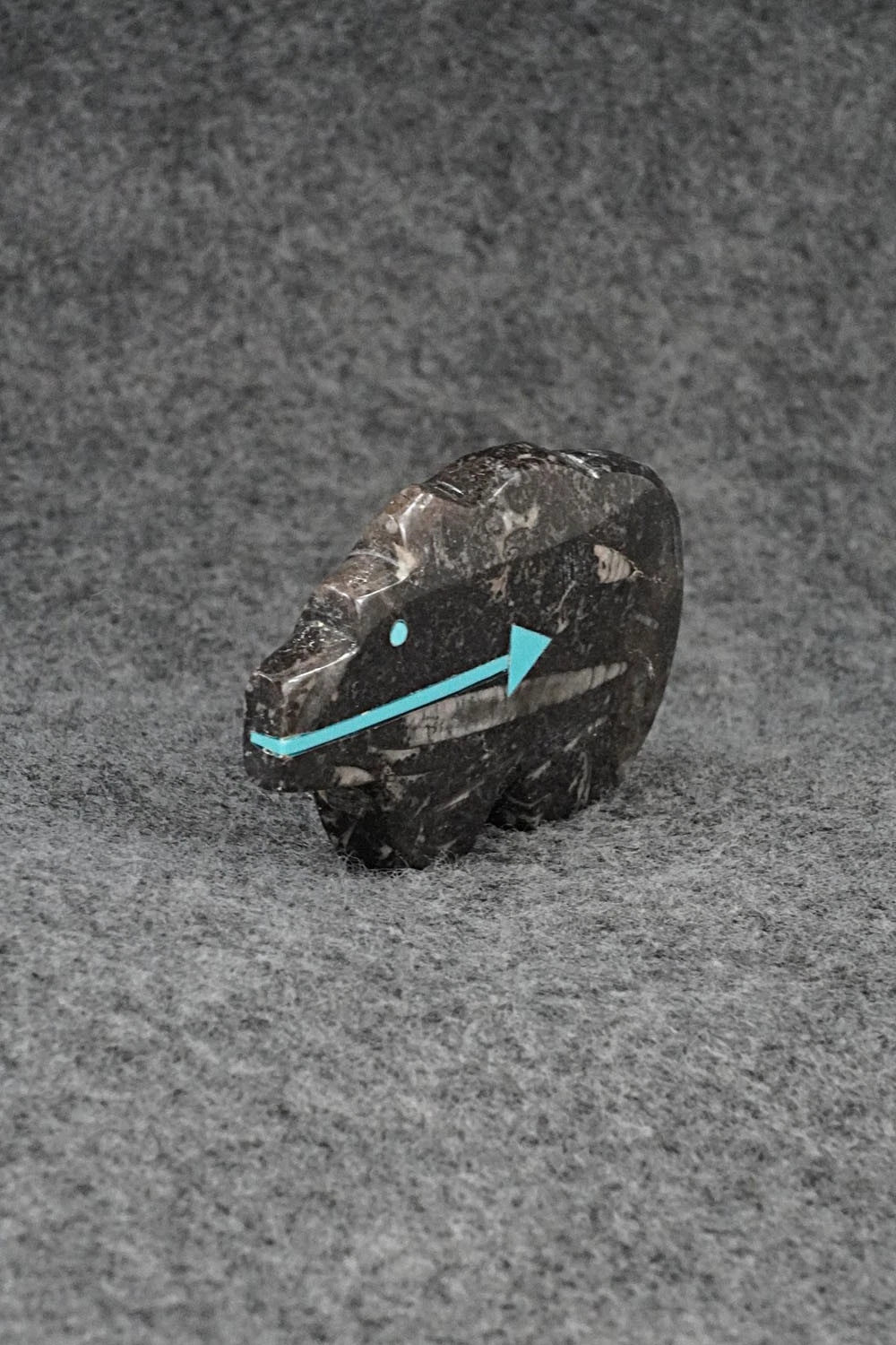 Bear Zuni Fetish Carving - Bernard Laiwakete