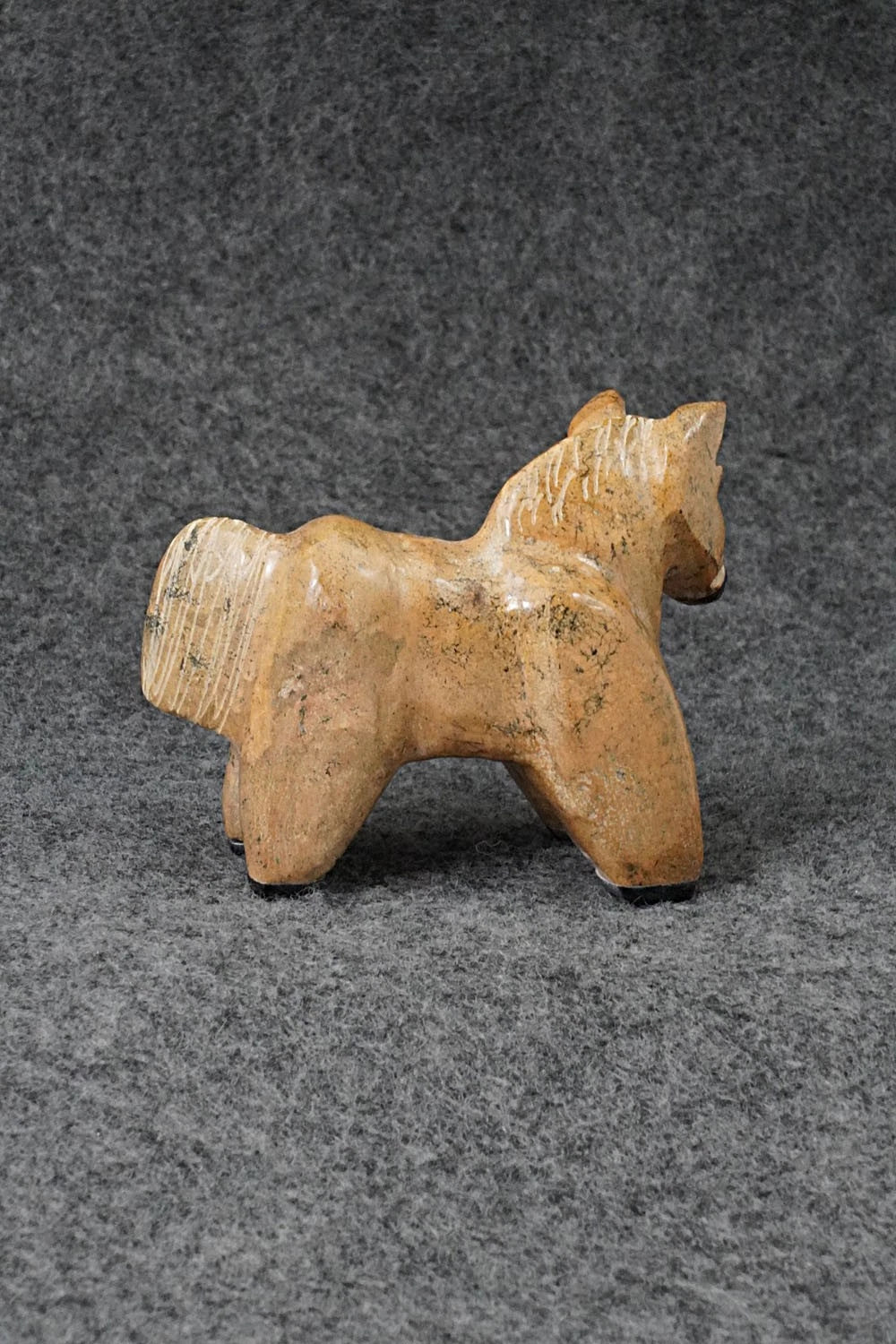 Horse Zuni Fetish Carving - Freddie Leekya