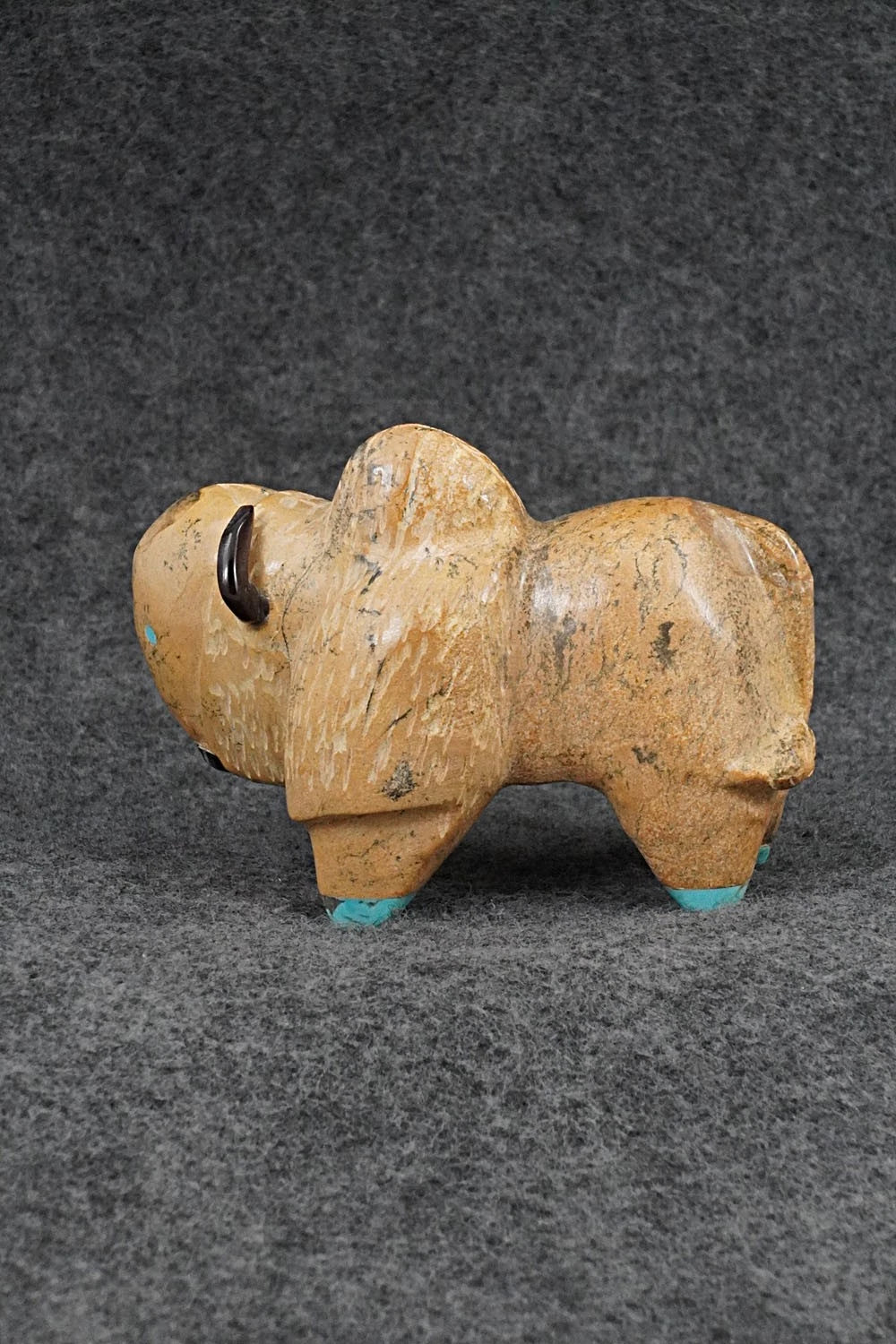 Buffalo Zuni Fetish Carving - Freddie Leekya