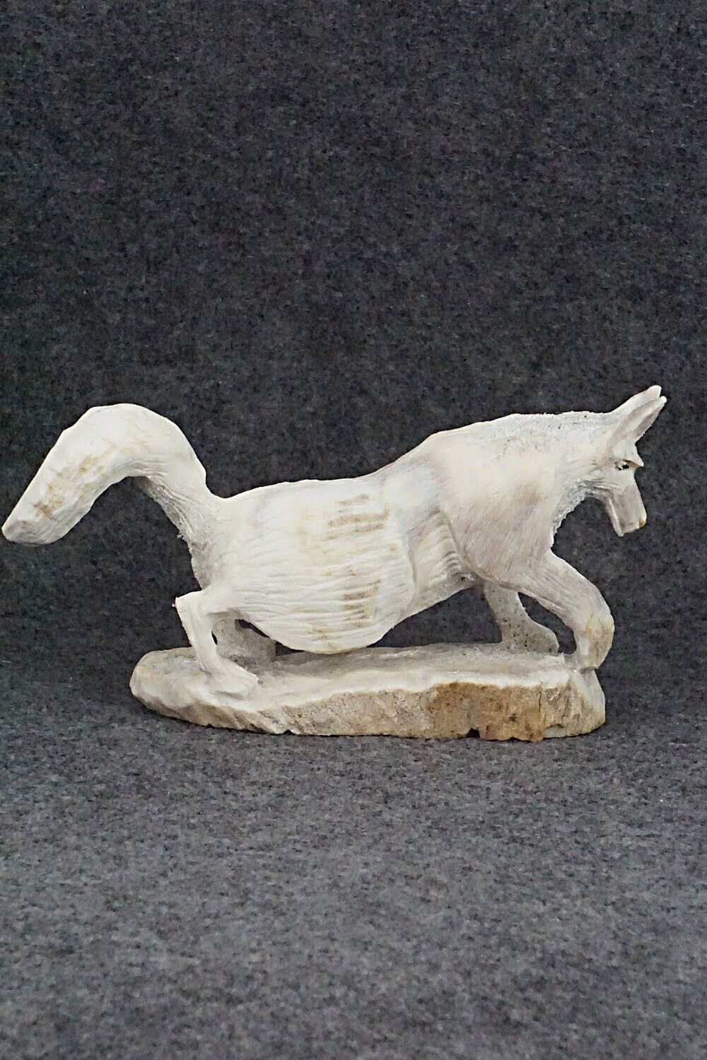 Wolf Zuni Fetish Carving - Lewis Malie Jr.