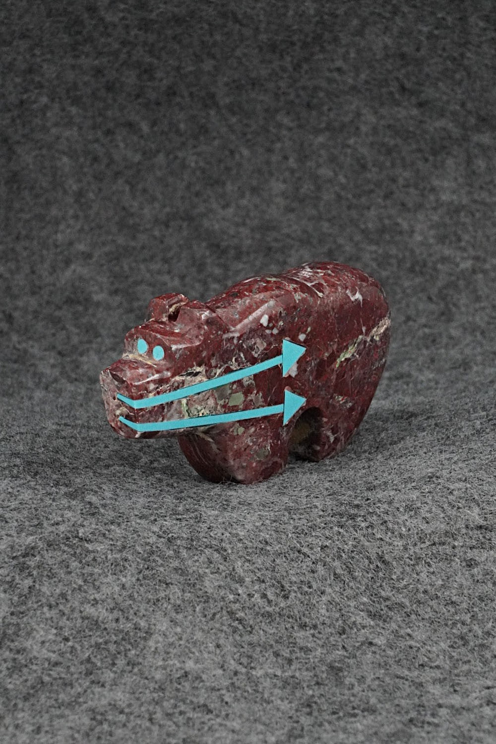 Bear Zuni Fetish Carving - Bernard Laiwakete