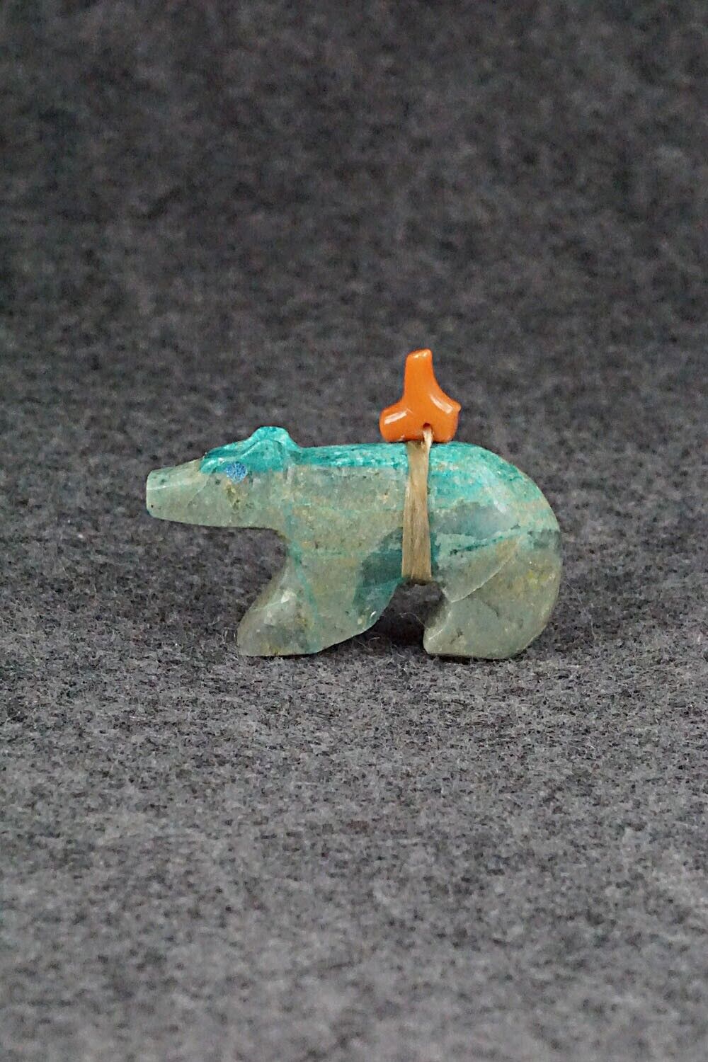 Bear Zuni Fetish Carving - Fernando Laiwakete