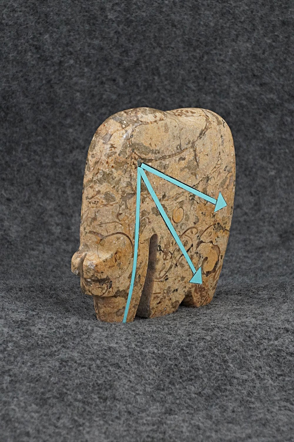 Bear Zuni Fetish Carving - Bernard Laiwakete