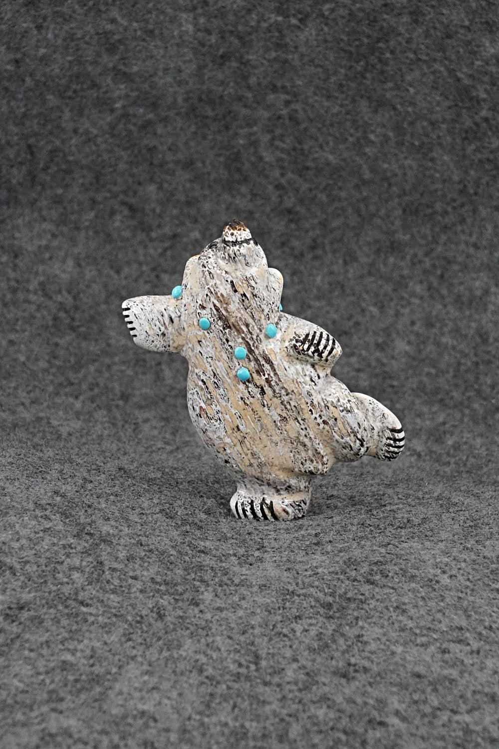 Bear Zuni Fetish Carving - Claudia Peina