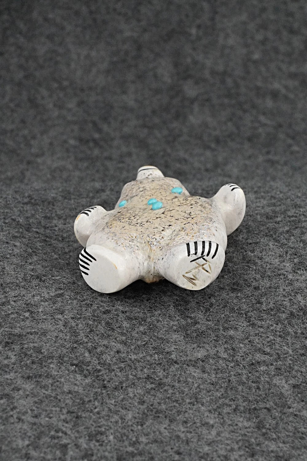 Bear Zuni Fetish Carving - Claudia Peina