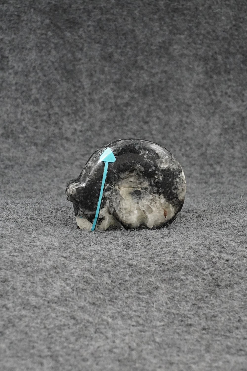 Bear Zuni Fetish Carving - Kenric Laiwekete