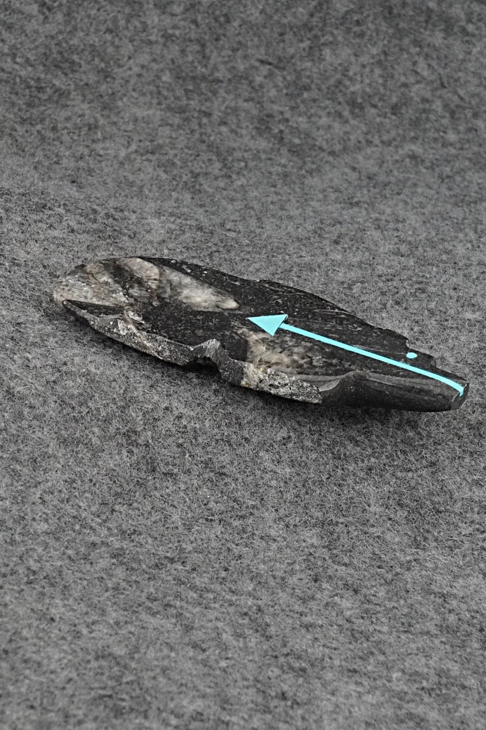 Bear Zuni Fetish Carving - Bernard Laiwakete