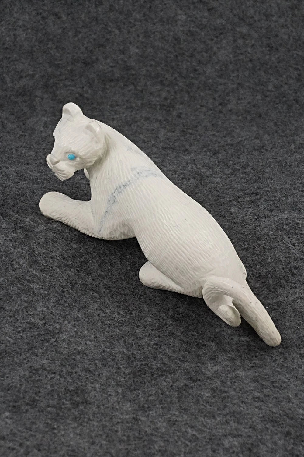 Mountain Lion Zuni Fetish Carving - Wilfred Cheama